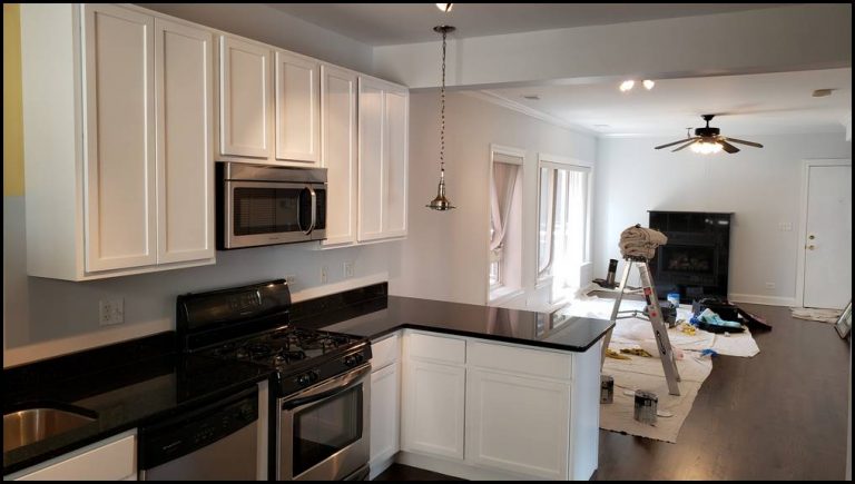 Chicago painter. Wallpaper. West Town. Painting contractor. Kitchen cabinets. Cabinet refinishing