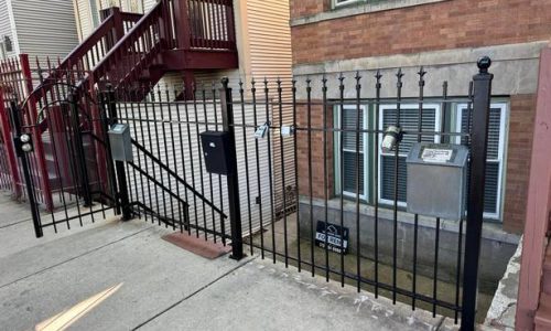 Chicago fence and riling painter. Painting contractor