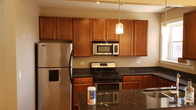 2020.04.22_Lakeview_Kitchen_cabinets_painting - Chicago-painter.-Kitchen-cabinets-painting.-Lakeview-2.jpg