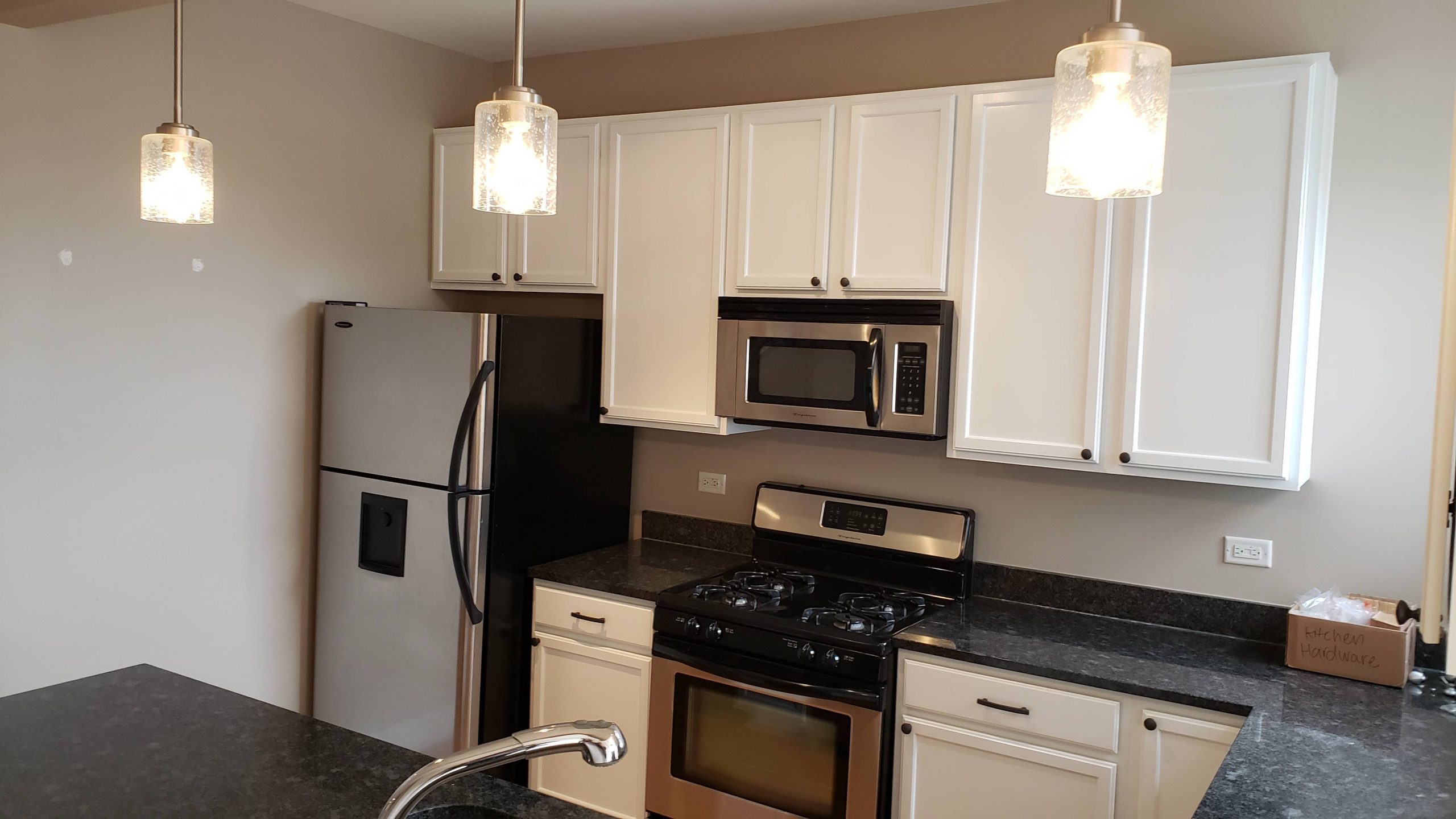 2020.04.22_Lakeview_Kitchen_cabinets_painting - Chicago-painter.-Kitchen-cabinets-painting.-Lakeview-5.jpg
