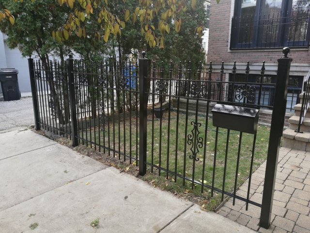 2017.10.30._Wicker_Par_railings_fence_stairs_rust_removal - Windy-Painters-.-Chicago-painter.-Wrought-iron-fence.-Railings.-Steps.-Rust-removal-and-refinishing.-Wicker-Park.-Bucktown-West-Town-1.jpg