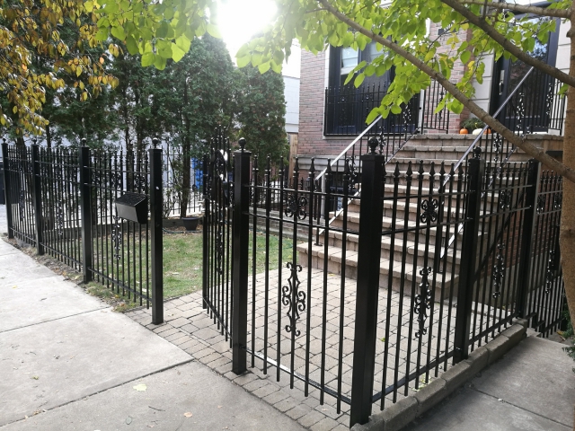 2017.10.30._Wicker_Par_railings_fence_stairs_rust_removal - Windy-Painters-.-Chicago-painter.-Wrought-iron-fence.-Railings.-Steps.-Rust-removal-and-refinishing.-Wicker-Park.-Bucktown-West-Town-11.jpg