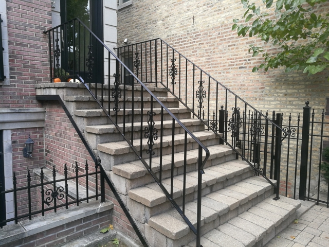 2017.10.30._Wicker_Par_railings_fence_stairs_rust_removal - Windy-Painters-.-Chicago-painter.-Wrought-iron-fence.-Railings.-Steps.-Rust-removal-and-refinishing.-Wicker-Park.-Bucktown-West-Town-2.jpg