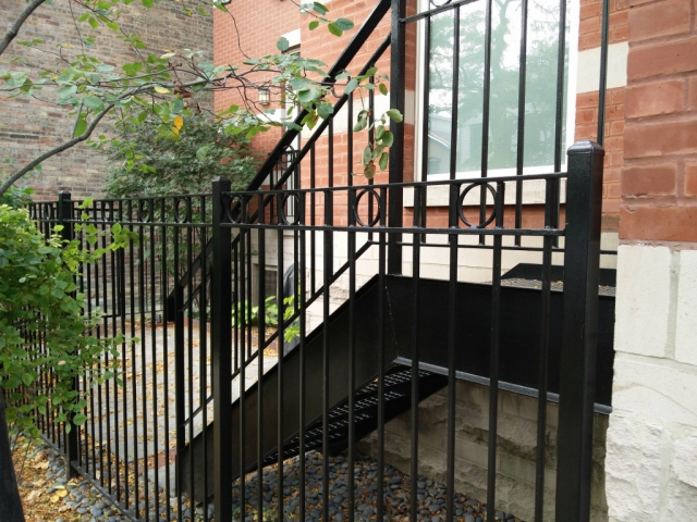 2017.12.11_Lincoln_Park_balcony_fence_stairs_metal_refinishing - Painter_Chicago-_-Fence-handrails-balcony-stairs-metal-refinishing.-Lincoln-Park-rust-removal-6-1.jpg